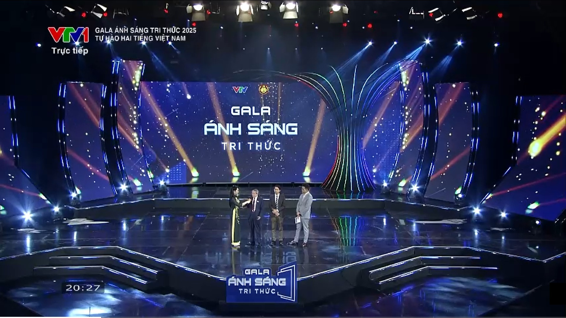 Gala Ánh sáng tri thức 2025: Tôn vinh đội ngũ trí thức - Ảnh 2.