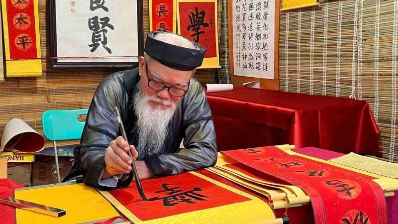 Xin chữ ông đồ cầu mong may mắn, tài lộc