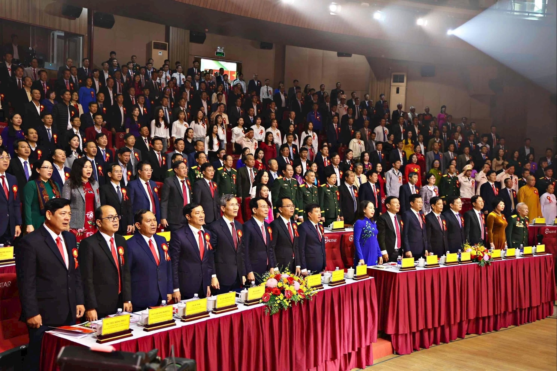 Các đại biểu thực hiện nghi lễ chào cờ tại Đại hội Thi đua yêu nước tỉnh Lâm Đồng lần thứ I (2025 - 2030)