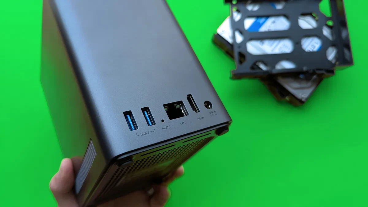 Giao diện quản lý của UGREEN NASync DH2300