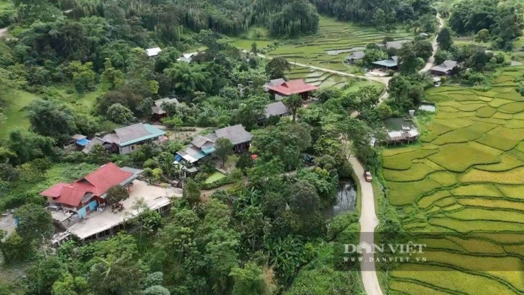 Nhiều hộ gia đình ở Vân Sơn đã cải tạo nhà sàn thành homestay khang trang nhưng vẫn giữ hồn truyền thống. Ảnh: Thành Dân.