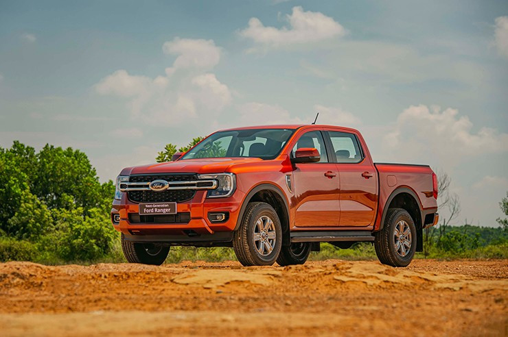 Giá xe Ford Ranger tháng 12/2025 với ưu đãi lệ phí trước bạ