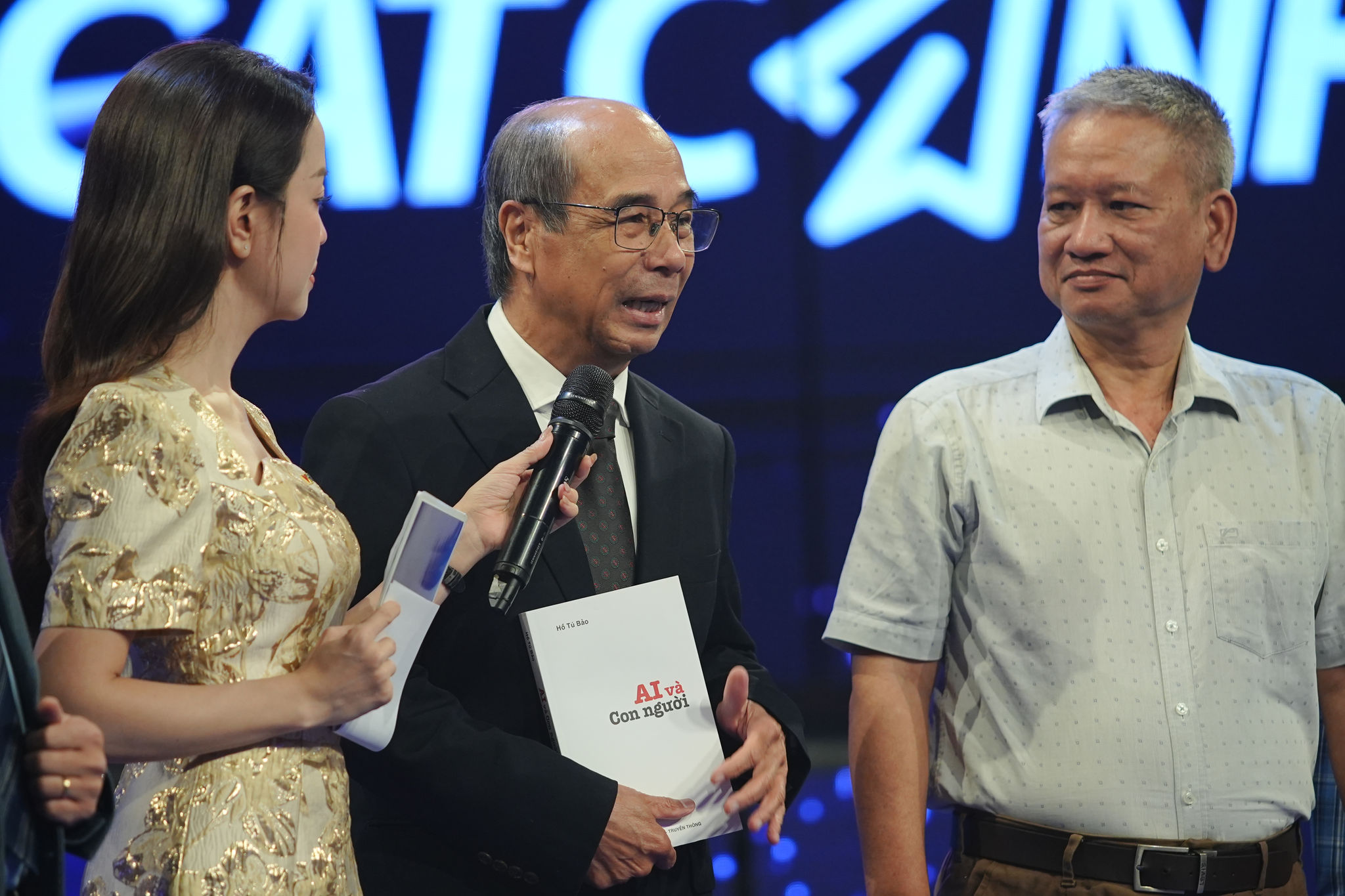 Gala Cất cánh 2025 - Ảnh khách mời chia sẻ trên sân khấu