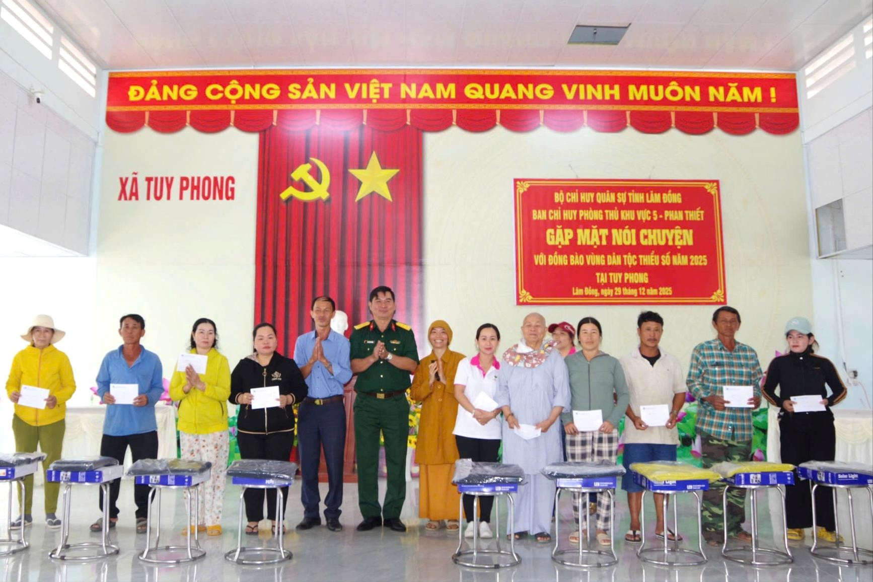 Phòng thủ Khu vực 5 - Phan Thiết gặp mặt đồng bào dân tộc thiểu số xã Tuy Phong