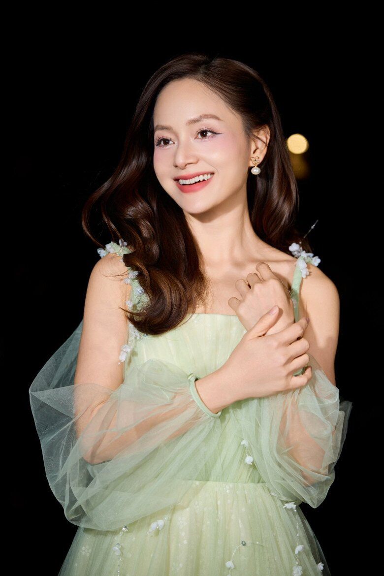 Diễn viên Lan Phương và các con.