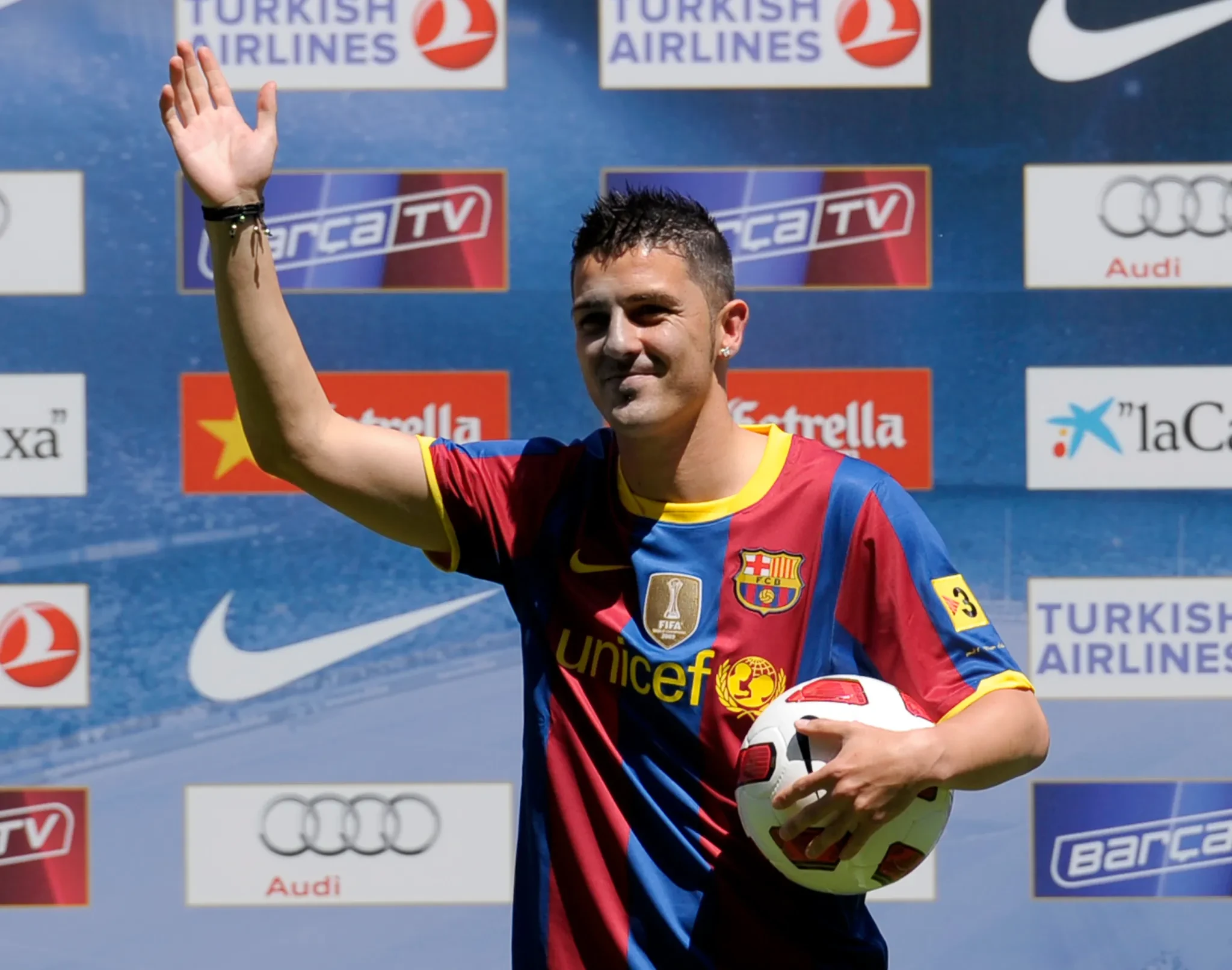 Villa bước vào kì World Cup 2010 với áp lực khổng lồ từ thương vụ đắt giá tới Barcelona trước đó