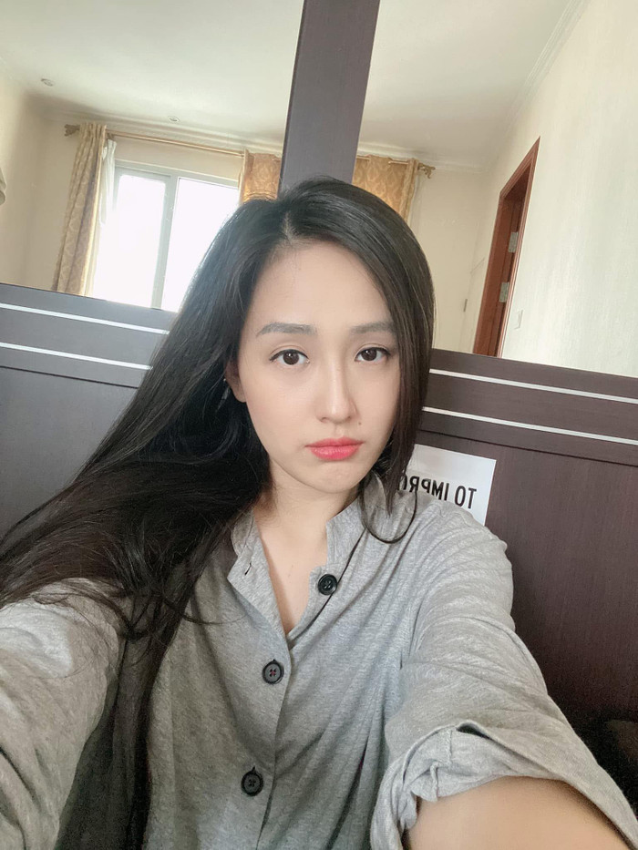 Mai Phương Thúy thường xuyên tương tác với khán giả qua các nền tảng mạng xã hội phổ biến