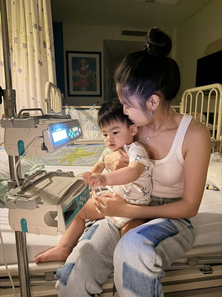 Vợ Đăng Khôi lo lắng cho sức khỏe của con trai.