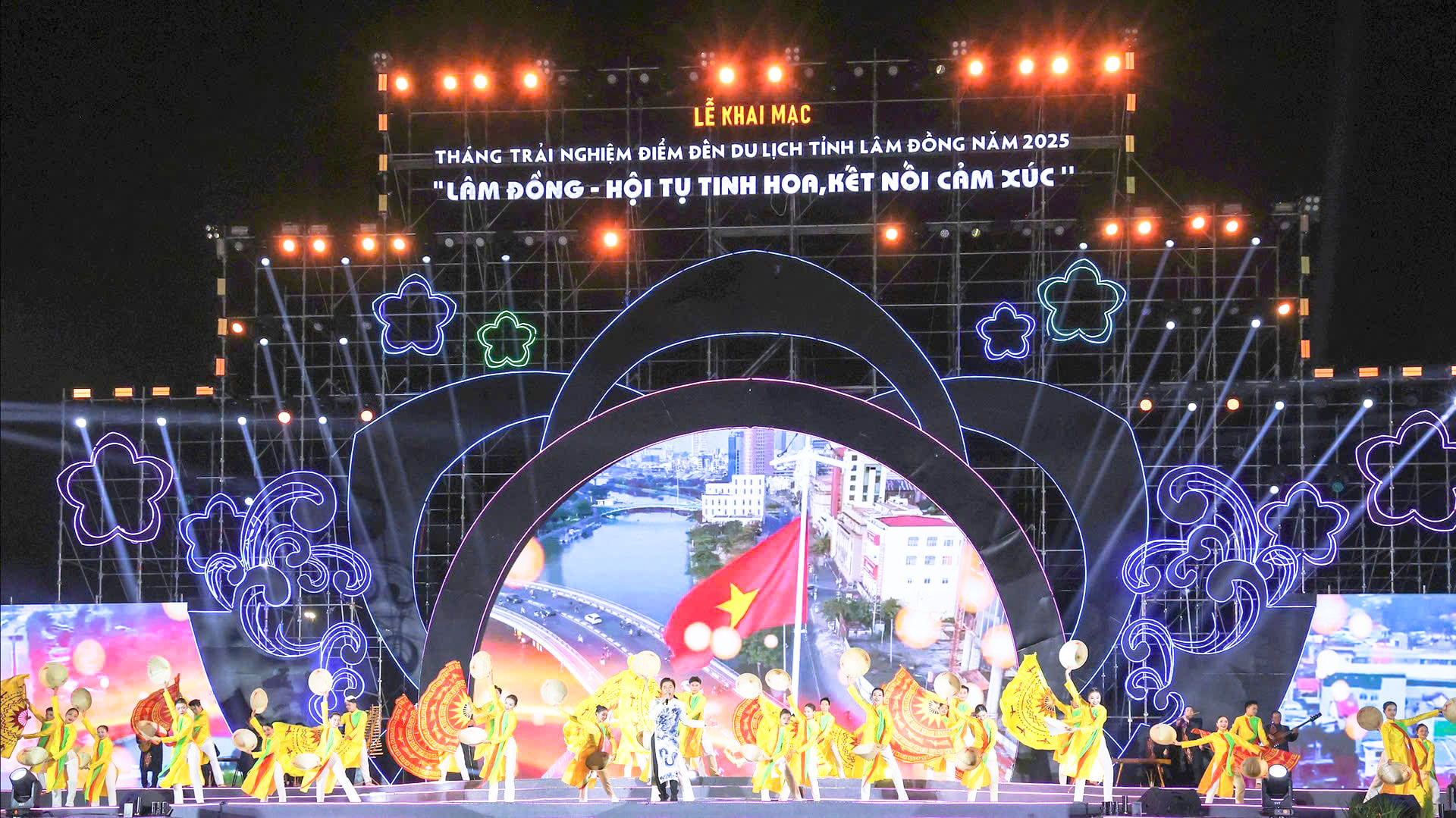 nhieu-tiet-muc-dac-sac-trong-dem-khai-mac-thang-trai-nghiem-diem-den-du-lich-tinh-lam-dong-nam-2025.jpg