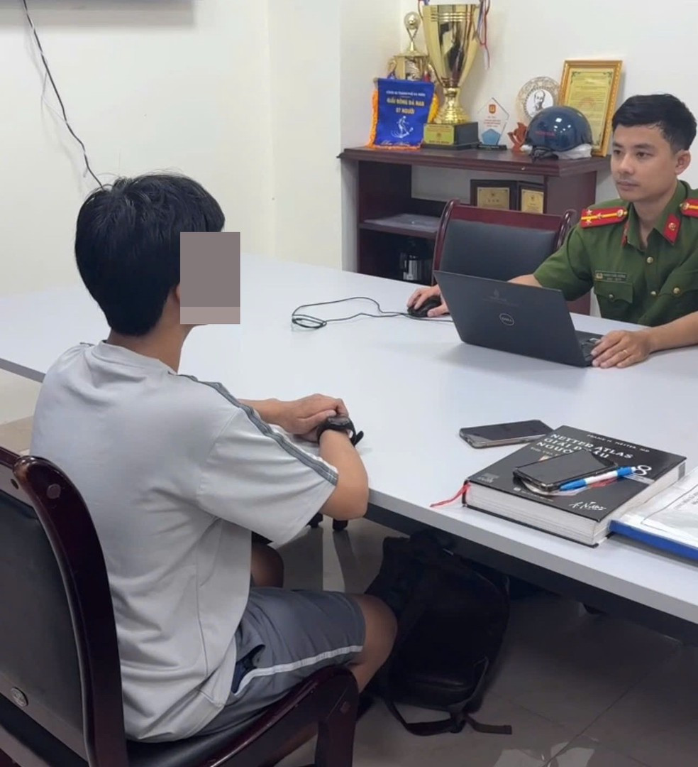 Lực lượng chức năng giải cứu nam sinh viên T.M.H tại khách sạn