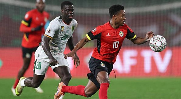 Cameroon lội ngược dòng trước Mozambique tại AFCON