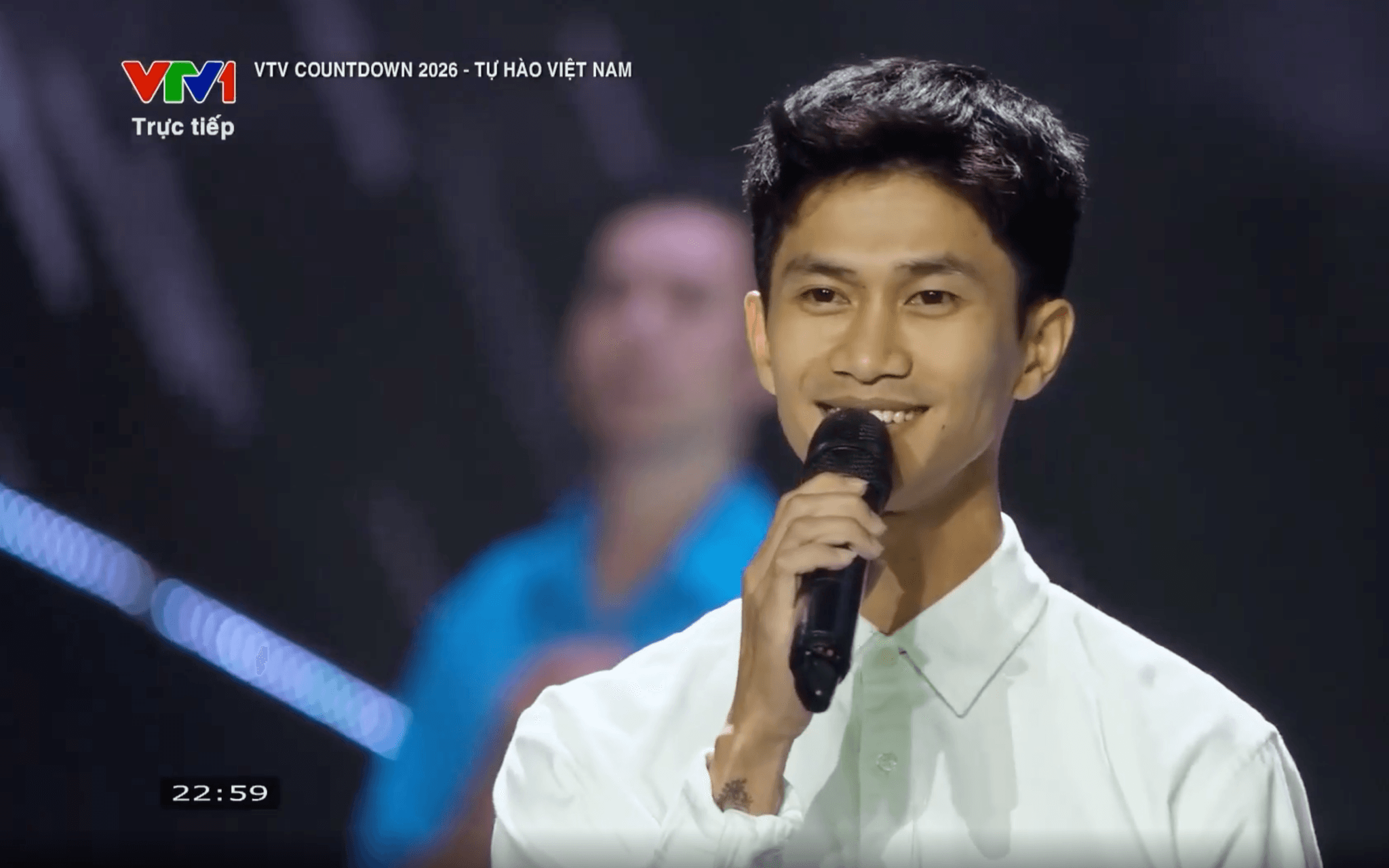 Nguyễn Hùng biểu diễn ca khúc Còn gì đẹp hơn trên sân khấu VTV Countdown 2026