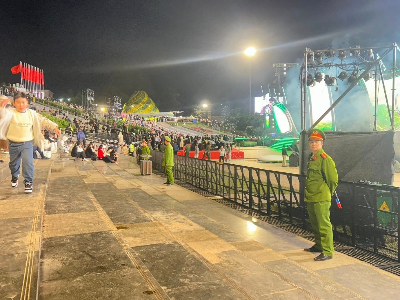 Xuan Huong–Da Lat Ward Police step up security to ensure public order at events held at Lam Vien Square