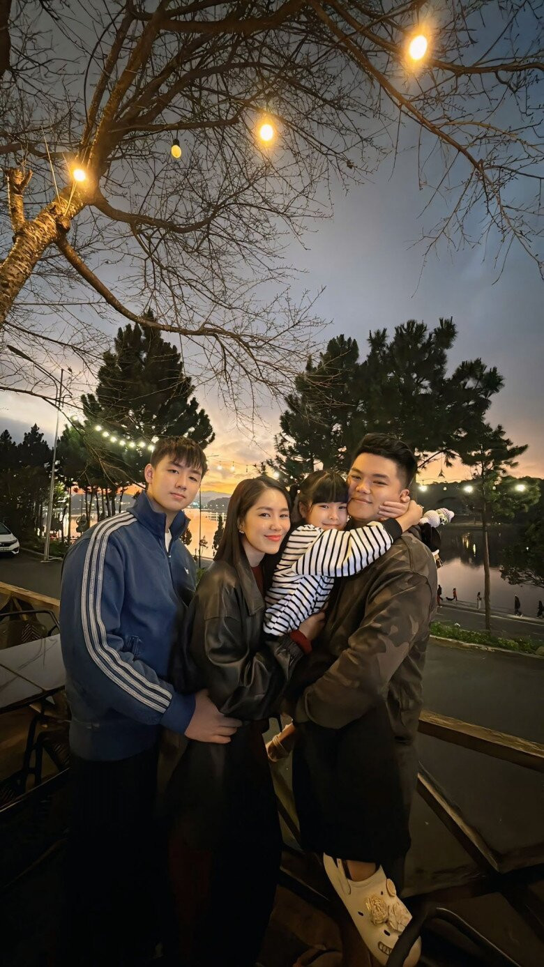 Diễn viên Lê Phương cùng gia đình đi du lịch đón năm mới sau một năm làm việc vất vả.
