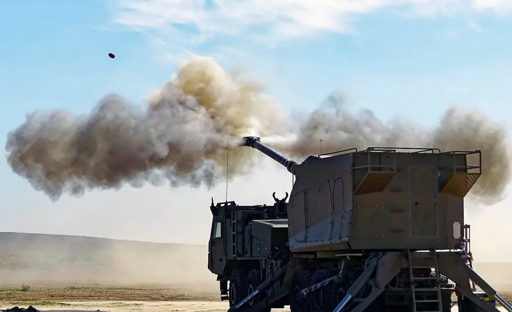 Pháo tự hành bánh lốp Ro’em của Elbit Systems trong quá trình vận hành