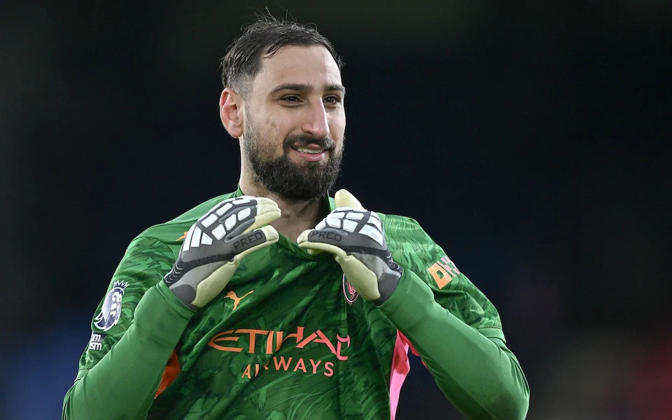 Gianluigi Donnarumma gia nhập Manchester City tạo ra rào cản lớn cho Trafford.