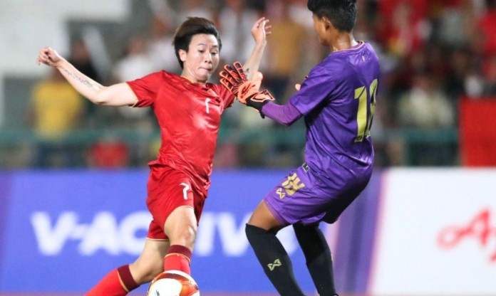 Hình ảnh Tuyết Dung thi đấu tại giải futsal nữ quốc gia sau khi giải nghệ sân 11