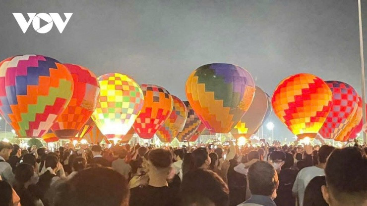 Sa Đéc rực rỡ sắc màu ngày đầu năm mới - 1