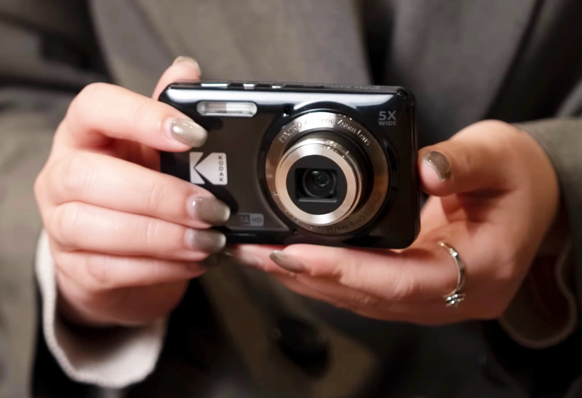 Kodak PixPro FZ55 là máy ảnh bán chạy nhất của Map Camera năm 2025. (Nguồn ảnh: Map Camera)