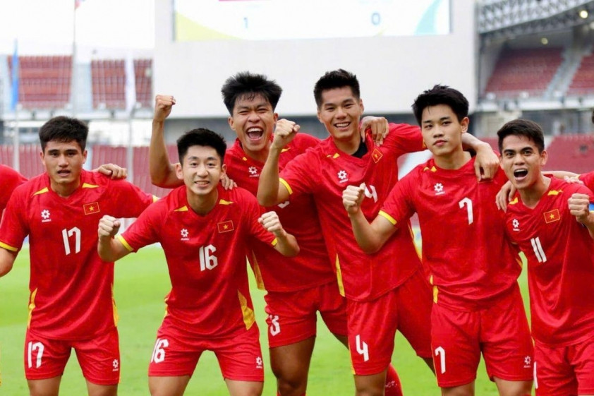 Trung vệ Nguyễn Nhật Minh cùng các đồng đội tại U23 Việt Nam