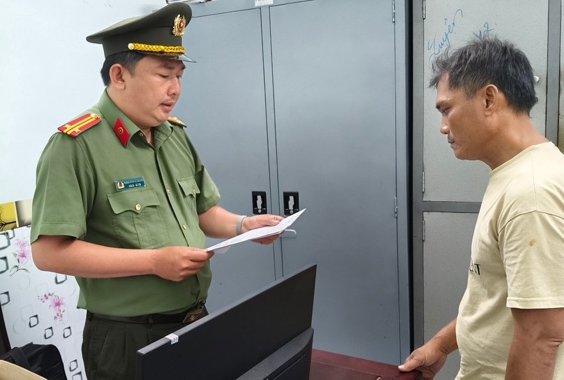 Cơ quan Công an tống đạt các quyết định và lệnh đối với Nguyễn Thanh Sang.