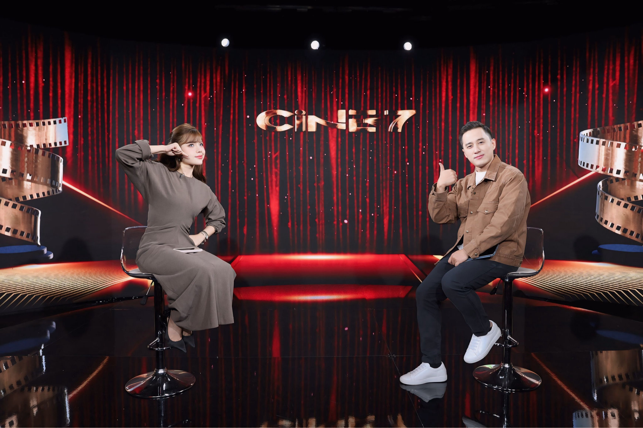 Hai MC Thái Trang và Ngọc Huy sẽ dẫn dắt chương trình Cine7 giới thiệu về bộ phim.