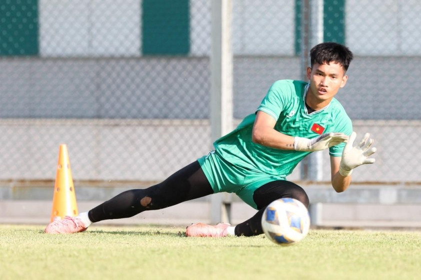 Thủ môn Phạm Đình Hải được triệu tập bổ sung thay thế cho Nguyễn Tân