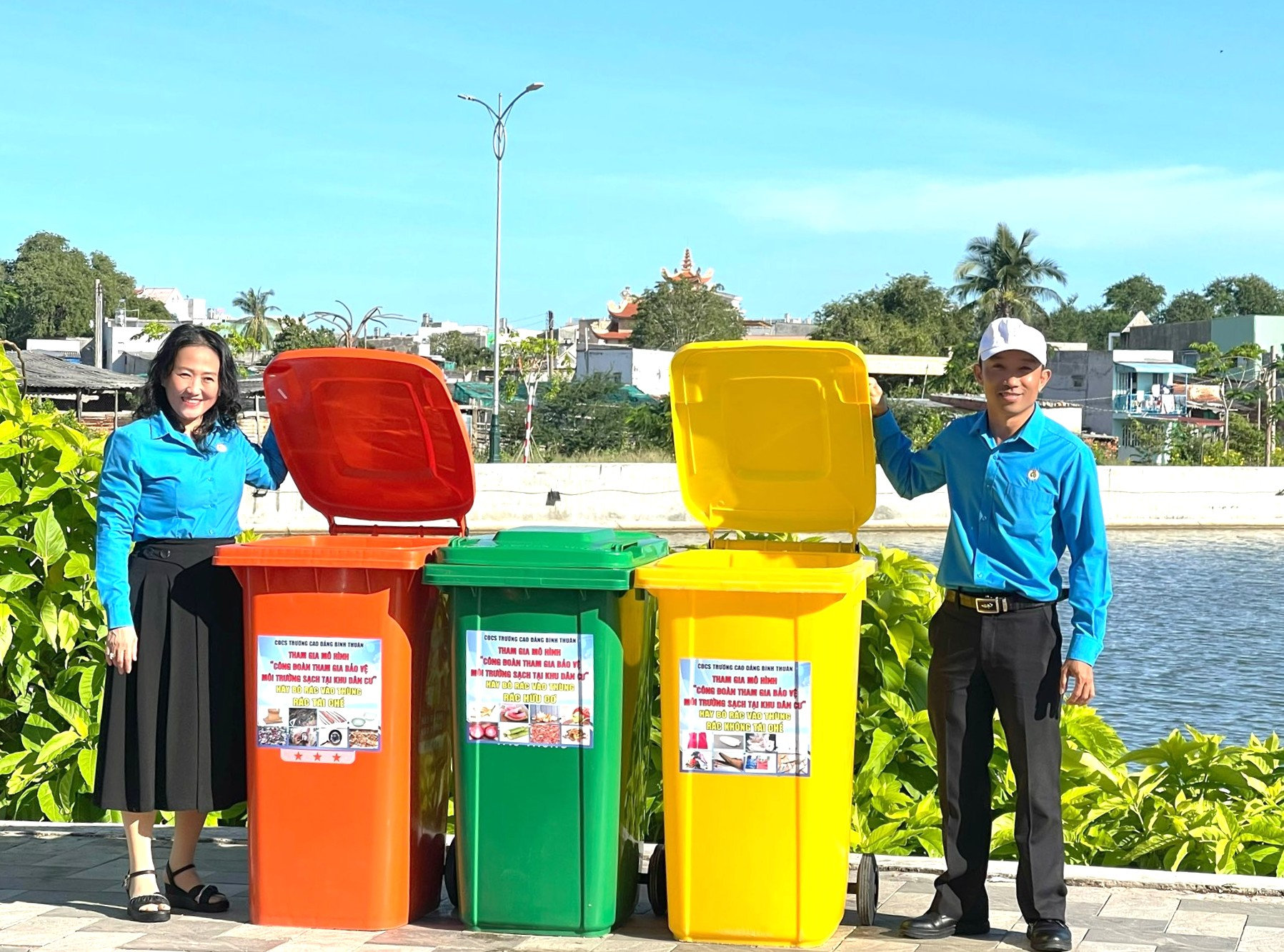 1.Công đoàn phường Bình Thuận hỗ trợ các khu phố thùng rác đặt tại khu vực có đông dân cư sinh sống