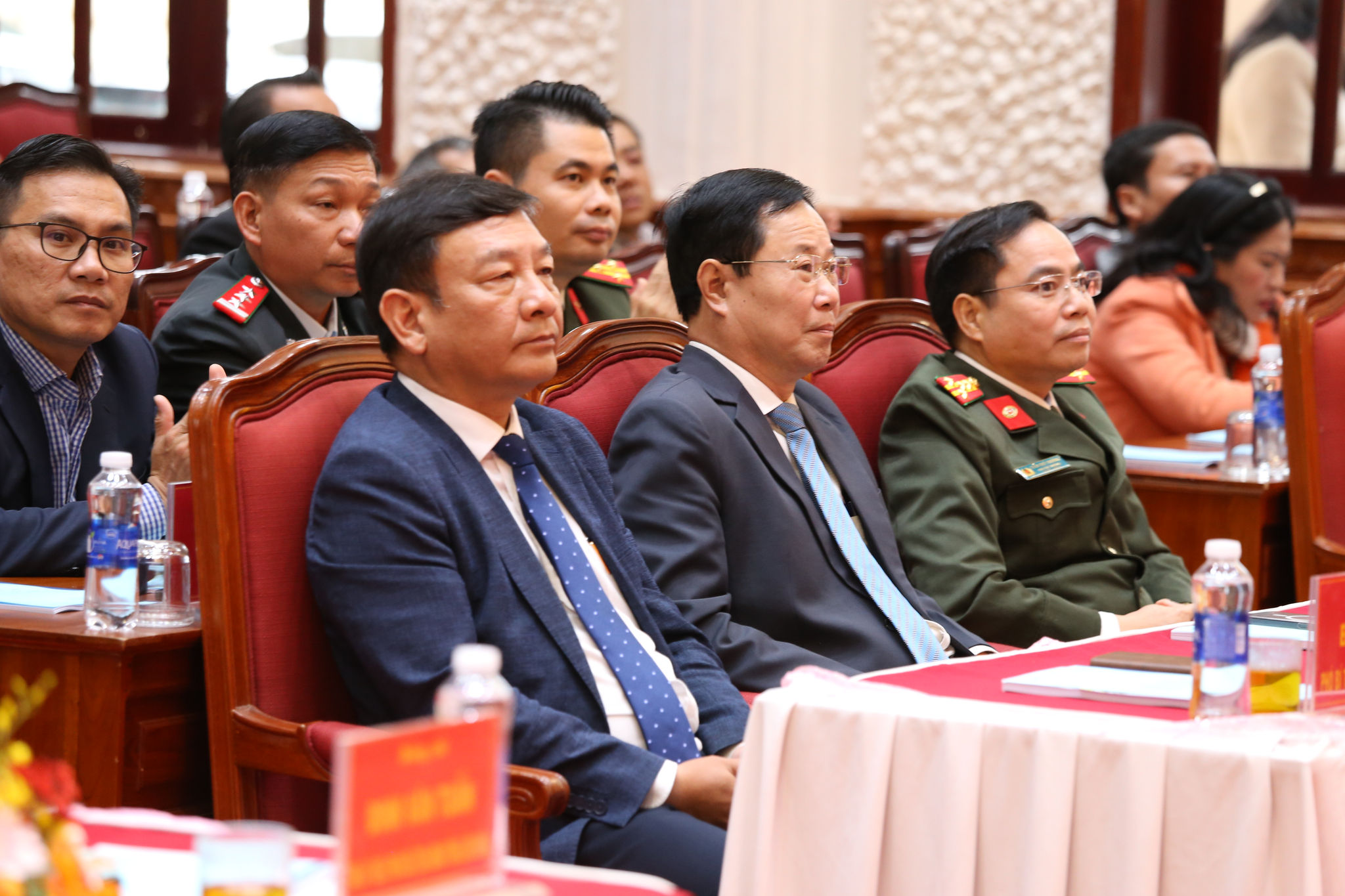 Đồng chí Bùi Thắng, Phó Bí thư Tỉnh ủy tham dự hội nghị (2)