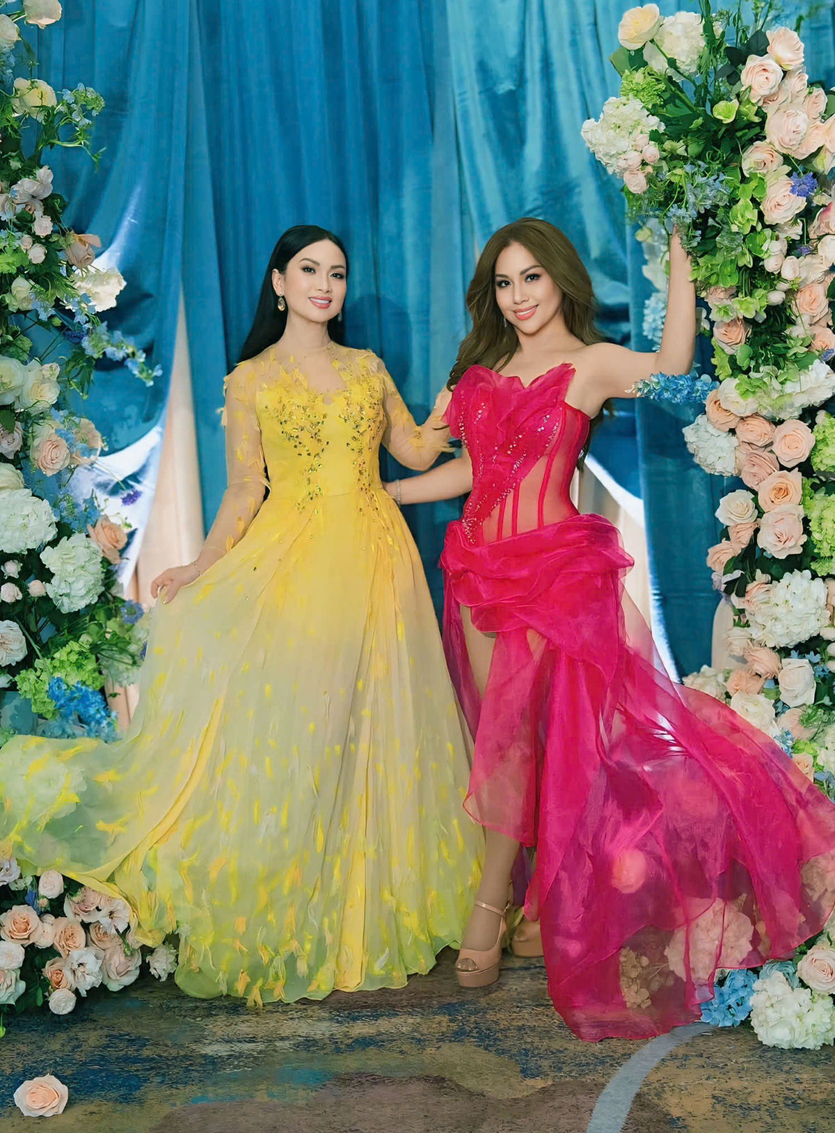 Minh Tuyết gợi cảm trong trang phục xuyên thấu