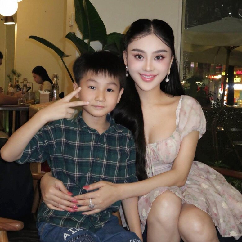 Con trai bé Ong của Diễm Hương và chồng Việt kiều.