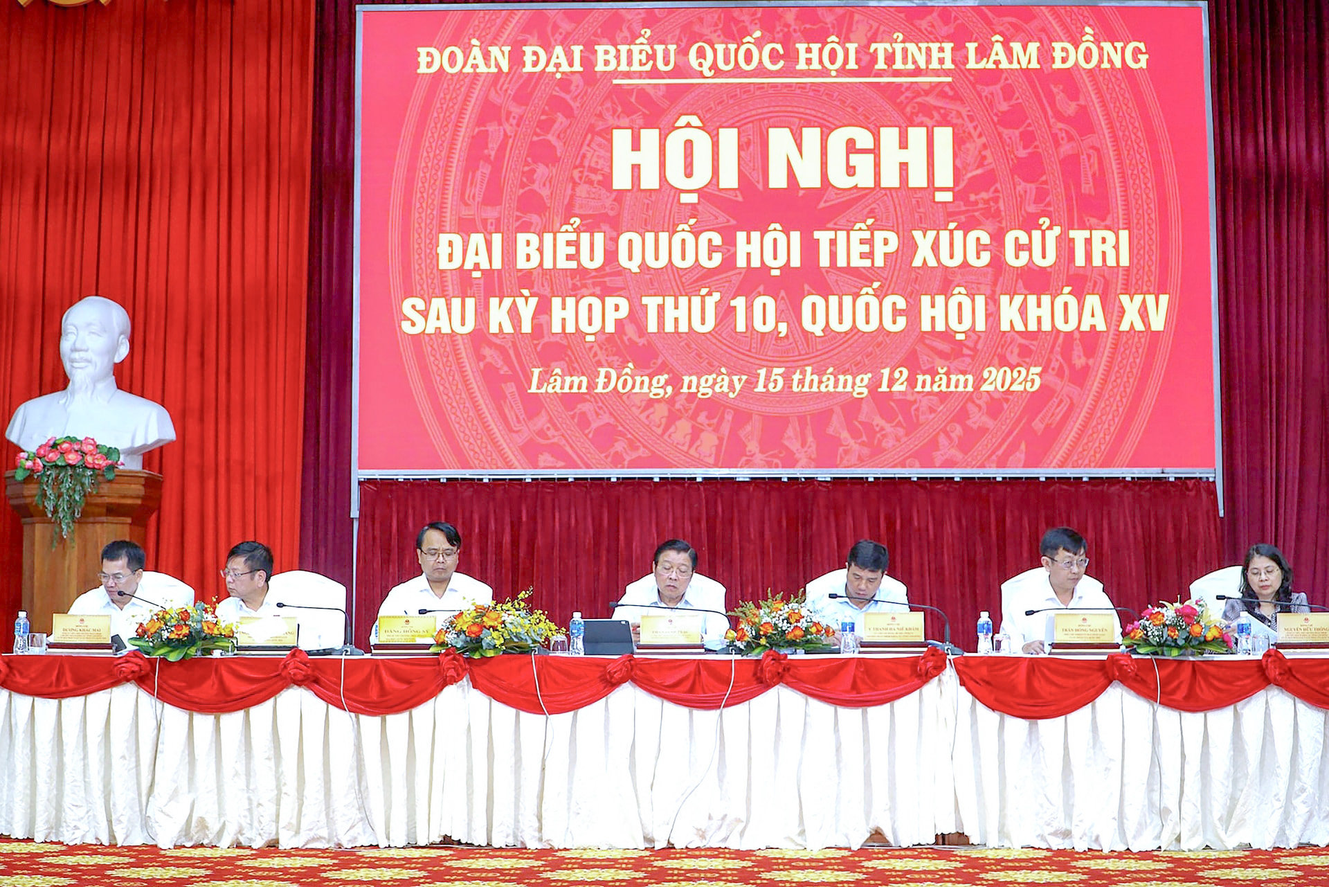 anh-tiep-xuc(1).jpg