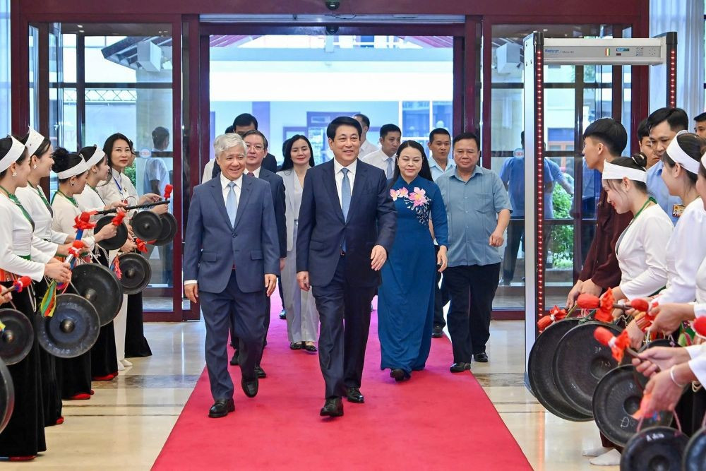 Các đồng chí lãnh đạo Đảng, Nhà nước, Mặt trận Tổ quốc Việt Nam gặp mặt đại biểu tiêu biểu đại diện các tầng lớp nhân dân nhân dịp kỷ niệm 80 năm Cách mạng Tháng Tám thành công và Quốc khánh nước Cộng hòa xã hội chủ nghĩa Việt Nam. (Ảnh: TTXVN)