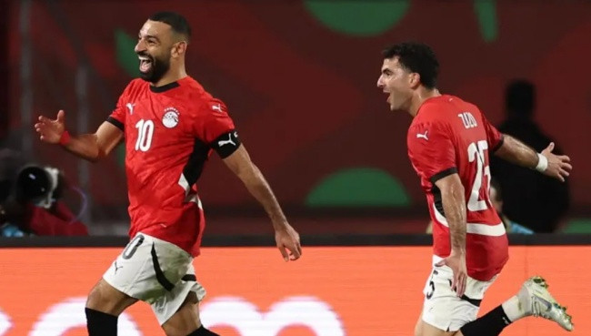 Mohamed Salah ăn mừng bàn thắng ấn định tỷ số 3-1
