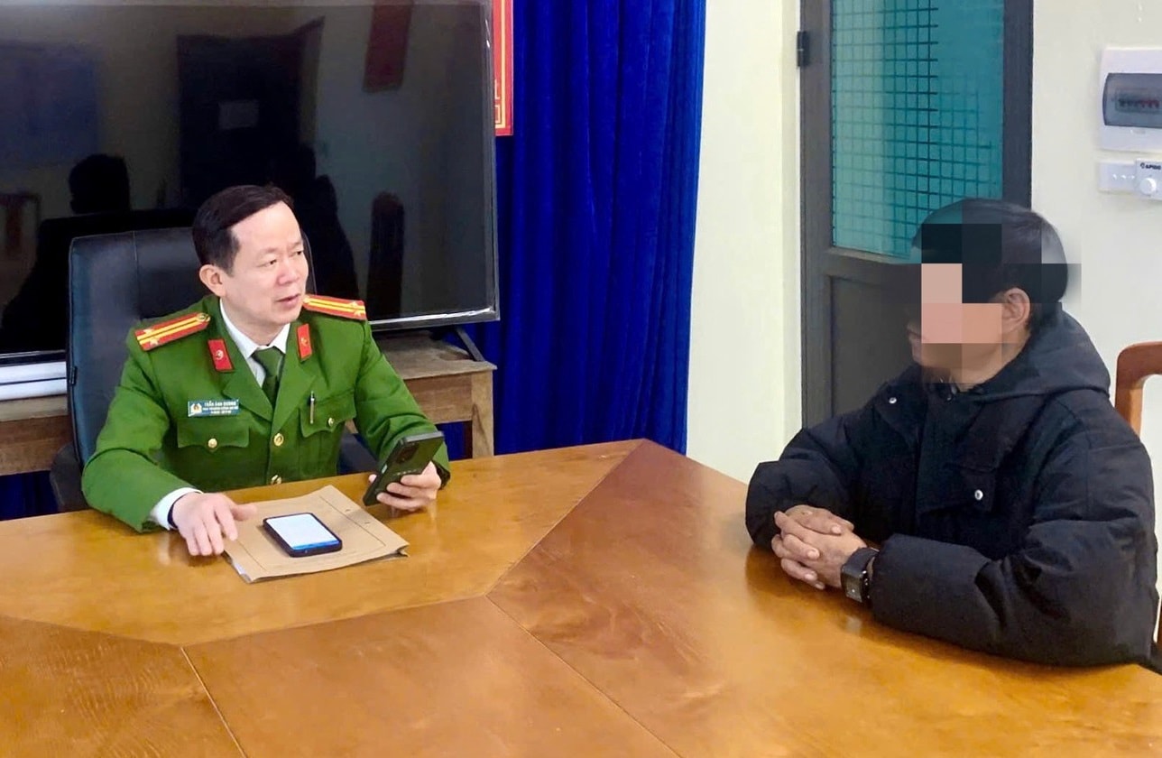 Công an xã Yên Cường hướng dẫn người dân phòng chống lừa đảo