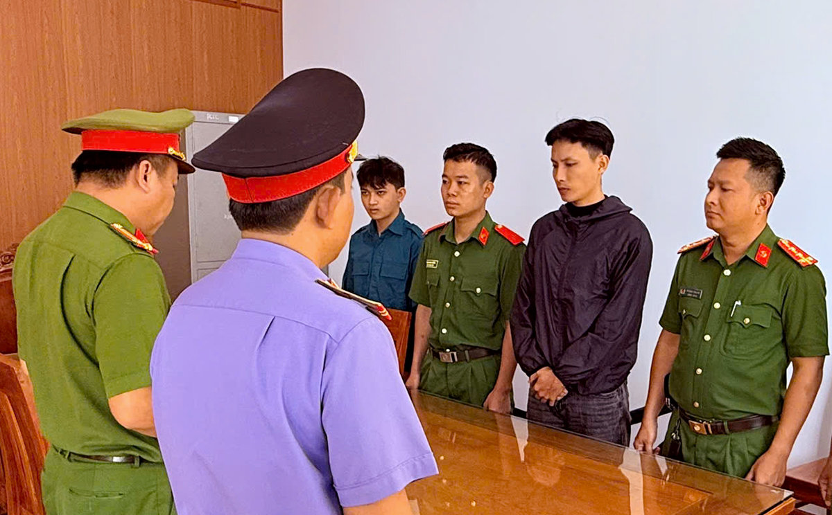 Công an tỉnh An Giang tống đạt lệnh bắt tạm giam Trần Hửu Nghĩa