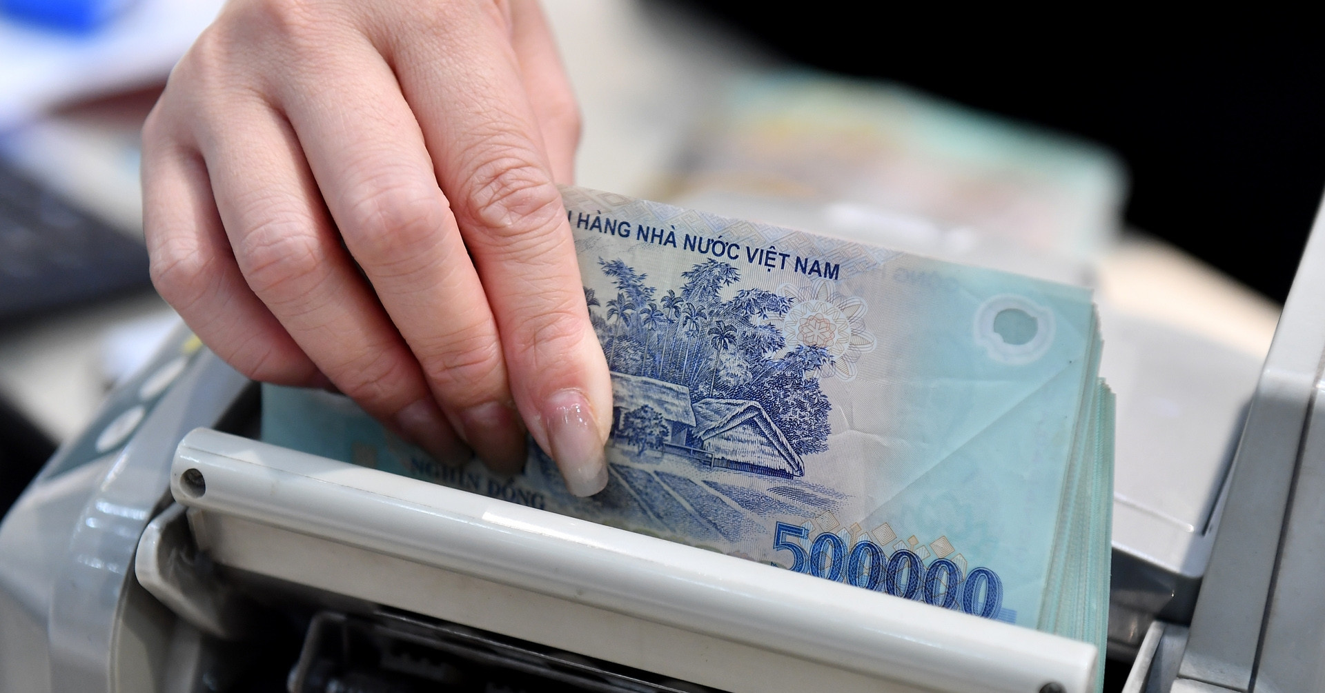 ACB là ngân hàng đầu tiên giảm lãi suất tiết kiệm trong năm 2026