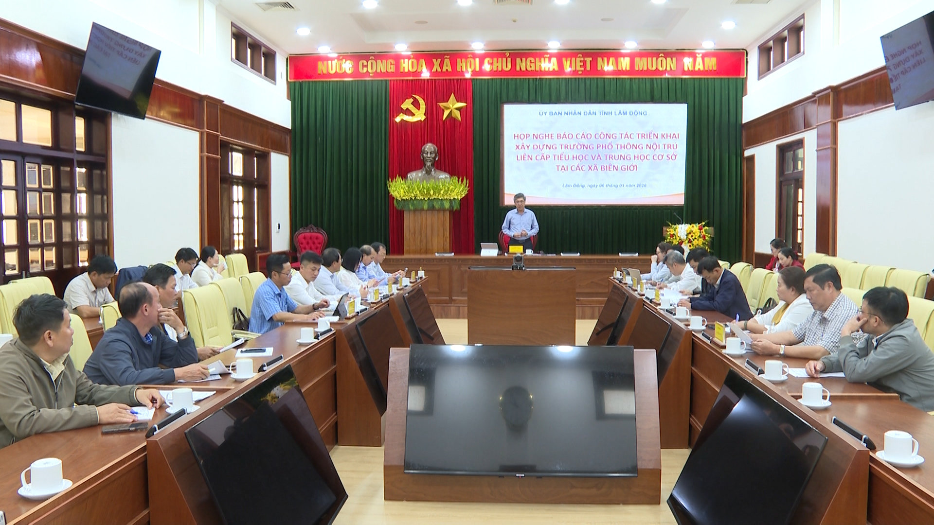 quang cảnh cuộc họp