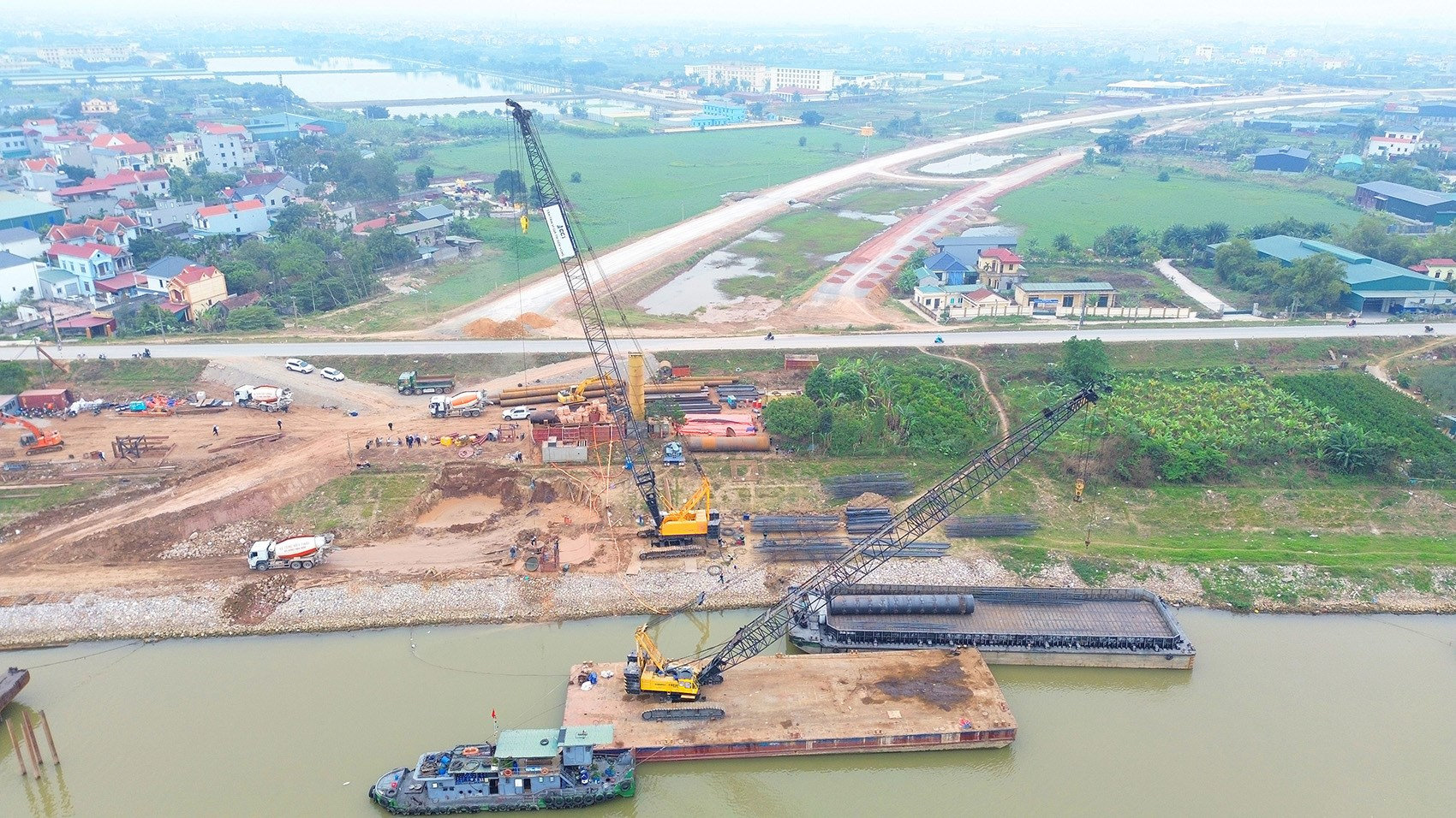 Công trường thi công cầu Mễ Sở