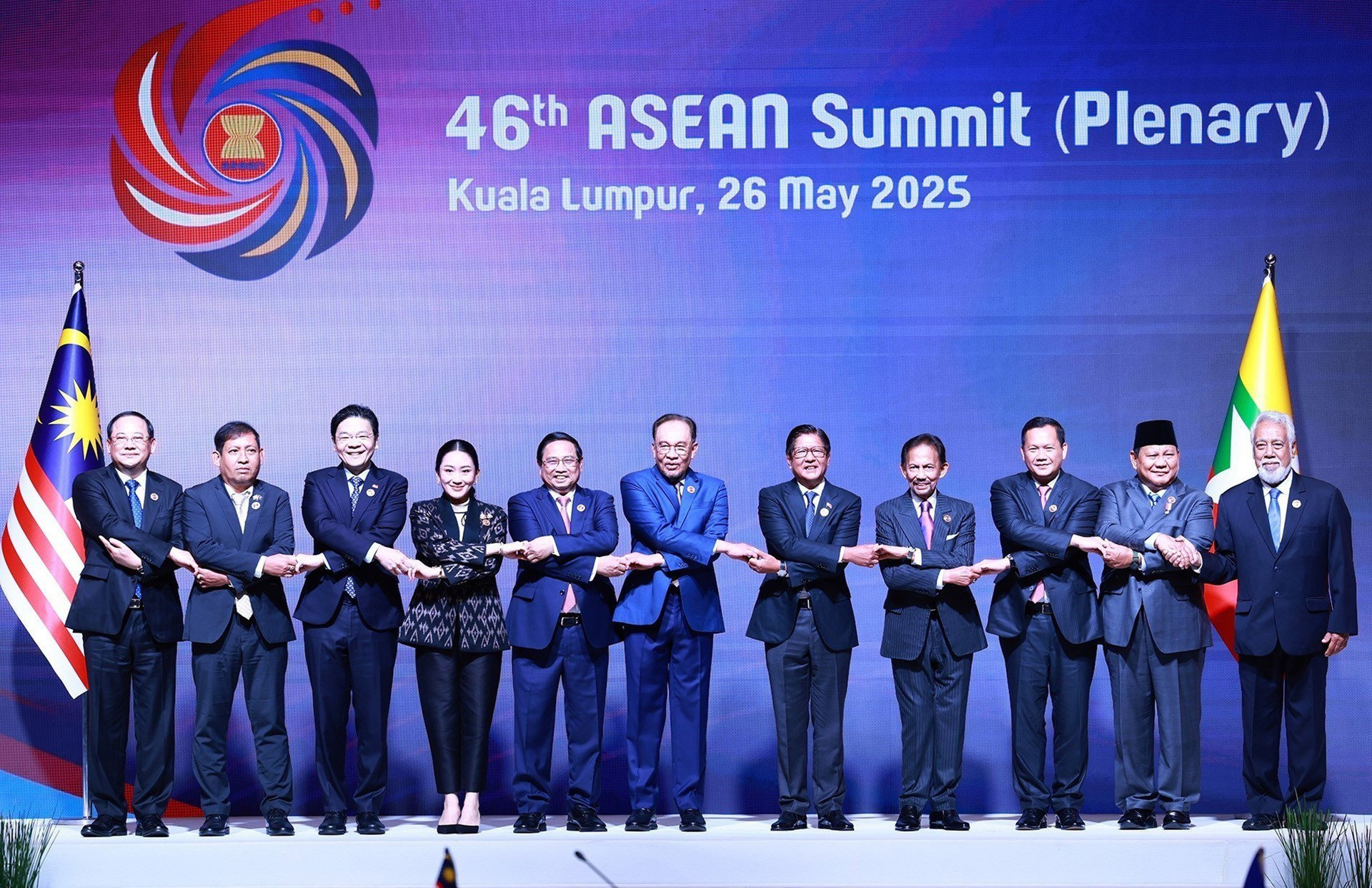 vna-potal-thu-tuong-tham-du-phien-toan-the-hoi-nghi-cap-cao-asean-lan-thu-46-8054140.jpg