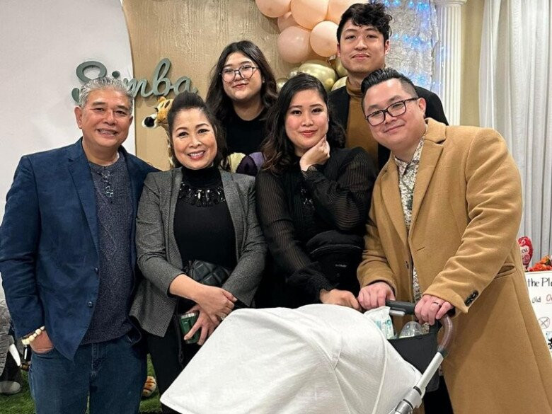 Gia đình của nghệ sĩ Hồng Vân cùng chồng là diễn viên Lê Tuấn Anh và các con.