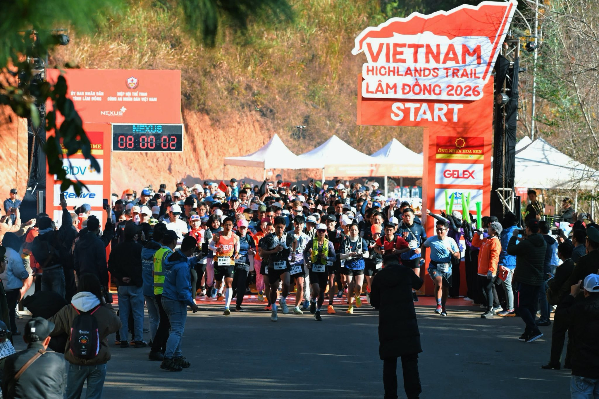 Hơn 1.000 vận động vi&ecirc;n trong nước v&agrave; quốc tế tham gia tranh t&agrave;i tại giải chạy địa h&igrave;nh Vietnam Highlands Trail &ndash; Hoa Sen Home Cup L&acirc;m Đồng 2026