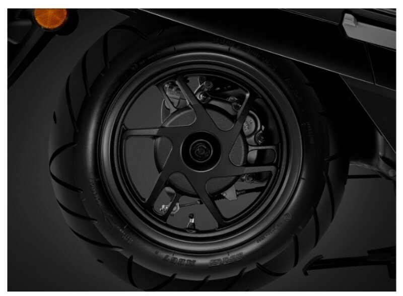 Honda UC3 được trang bị công nghệ phanh tái sinh và hệ thống phanh kết hợp CBS an toàn