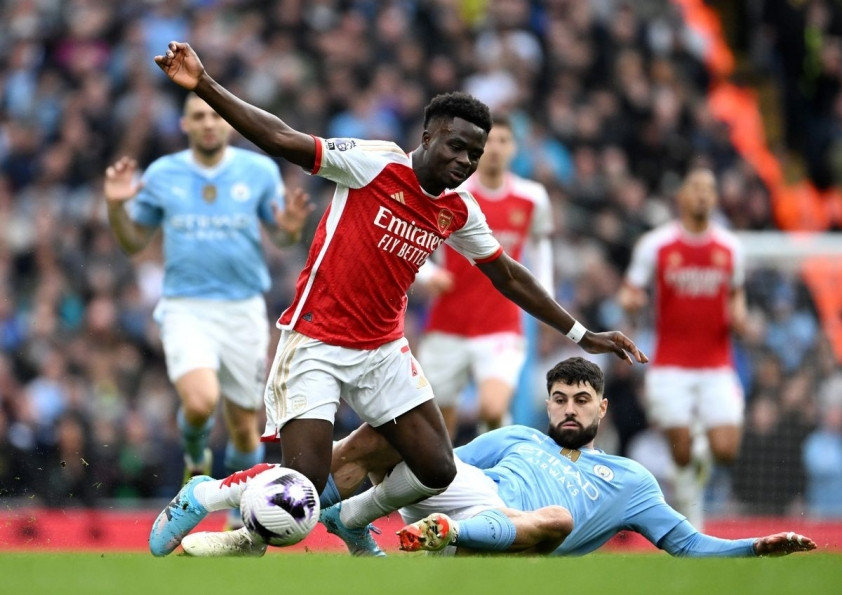 Bukayo Saka gia hạn hợp đồng với Arsenal đến năm 2031