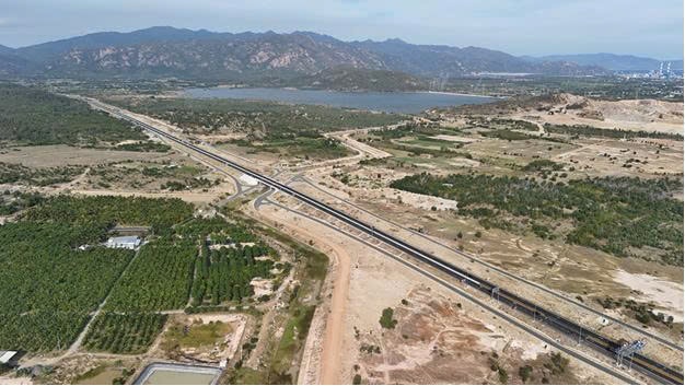 gen-n-Riverbed Water Supply Channel - Silver Stone