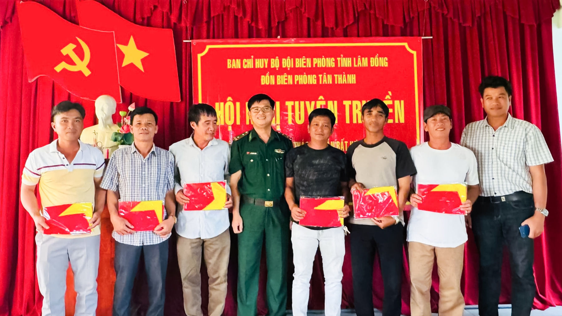 don-bien-phong-tan-thanh-tang-co-to-quoc-cho-ngu-dan(1).jpg
