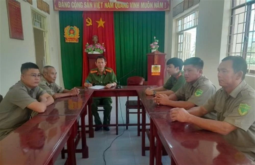 Lực lượng bảo vệ an ninh trật tự tại cơ sở phối hợp tuần tra cùng Công an chính quy