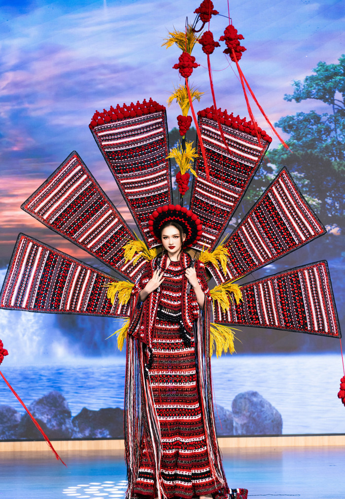 Thu Ngân chuẩn bị cho hành trình chinh phục vương miện Hoa hậu Liên lục địa.
