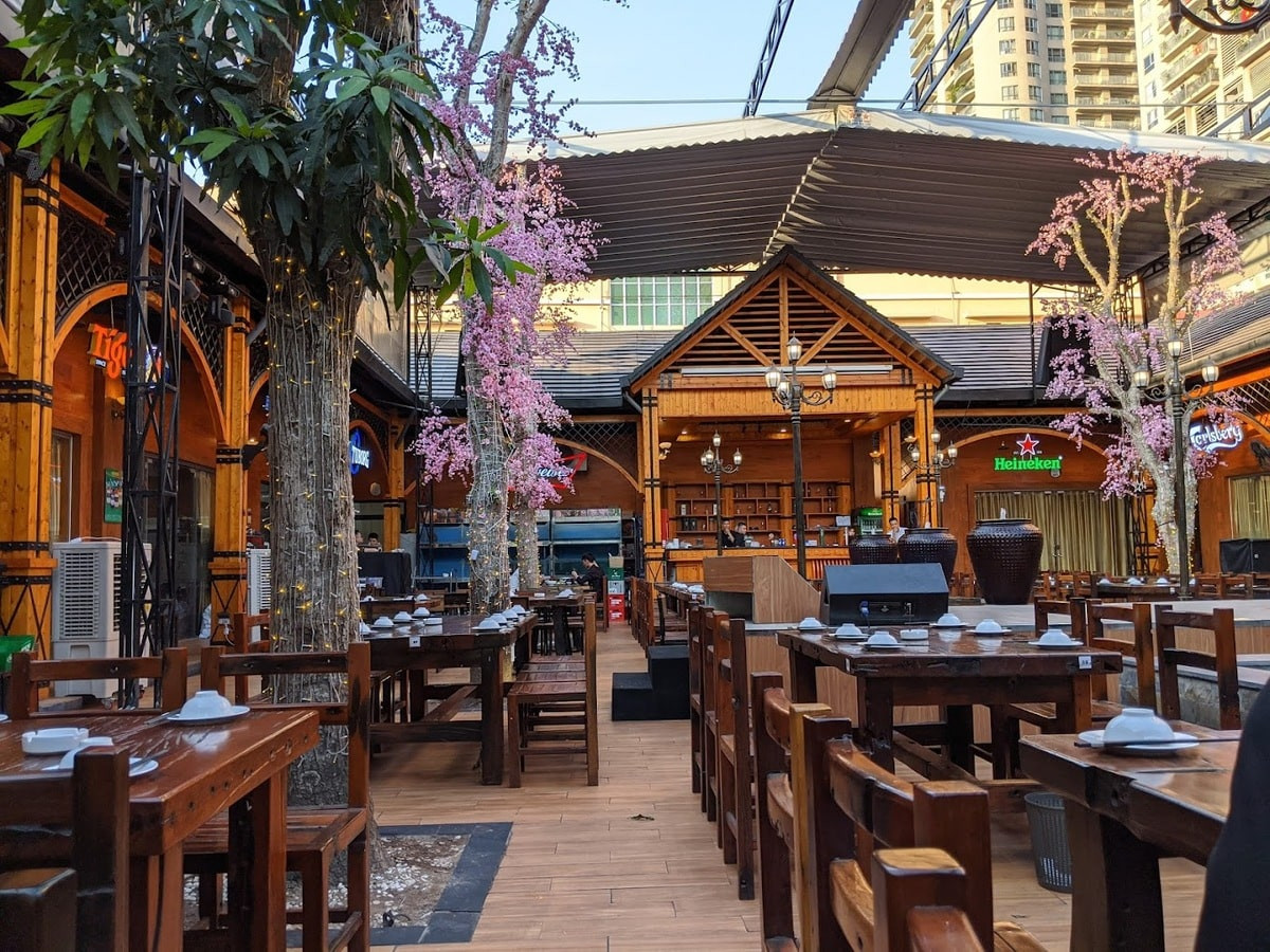 Không gian sân vườn tại Vườn Bia Hà Nội