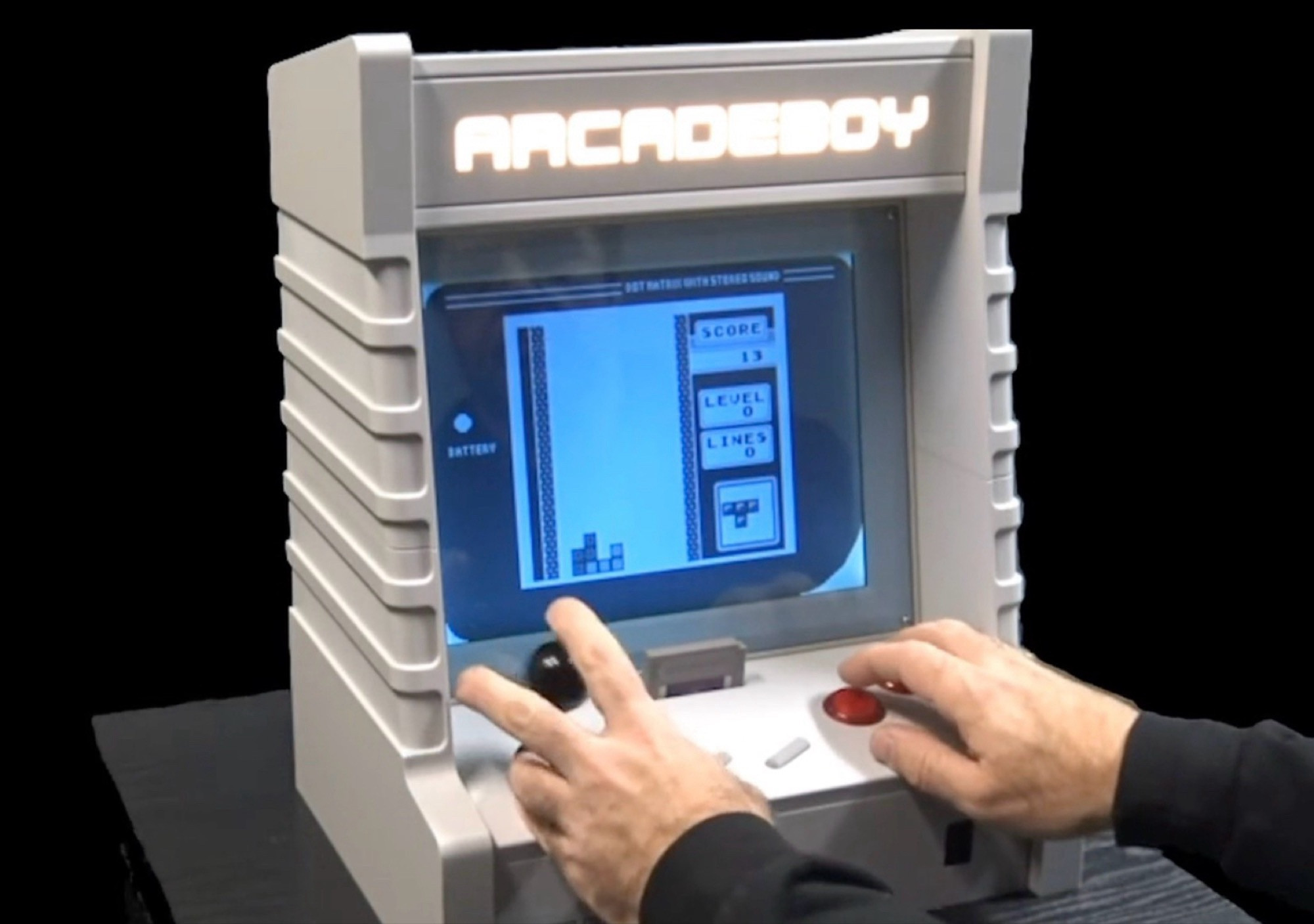 Arcadeboy biến Game Boy thành máy điện tử thùng với màn hình 12 inch